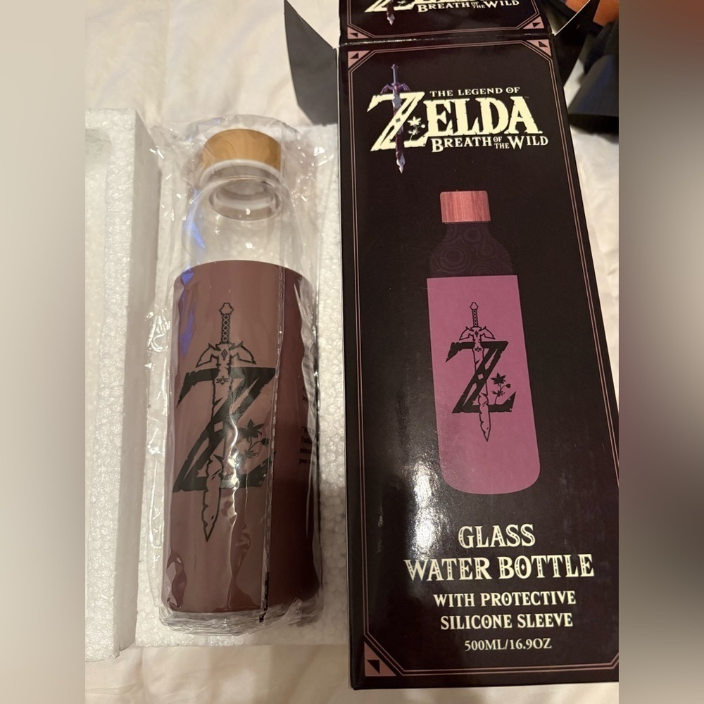 The legend of Zelda breath of the wind glass water bottle with silicone sleeve